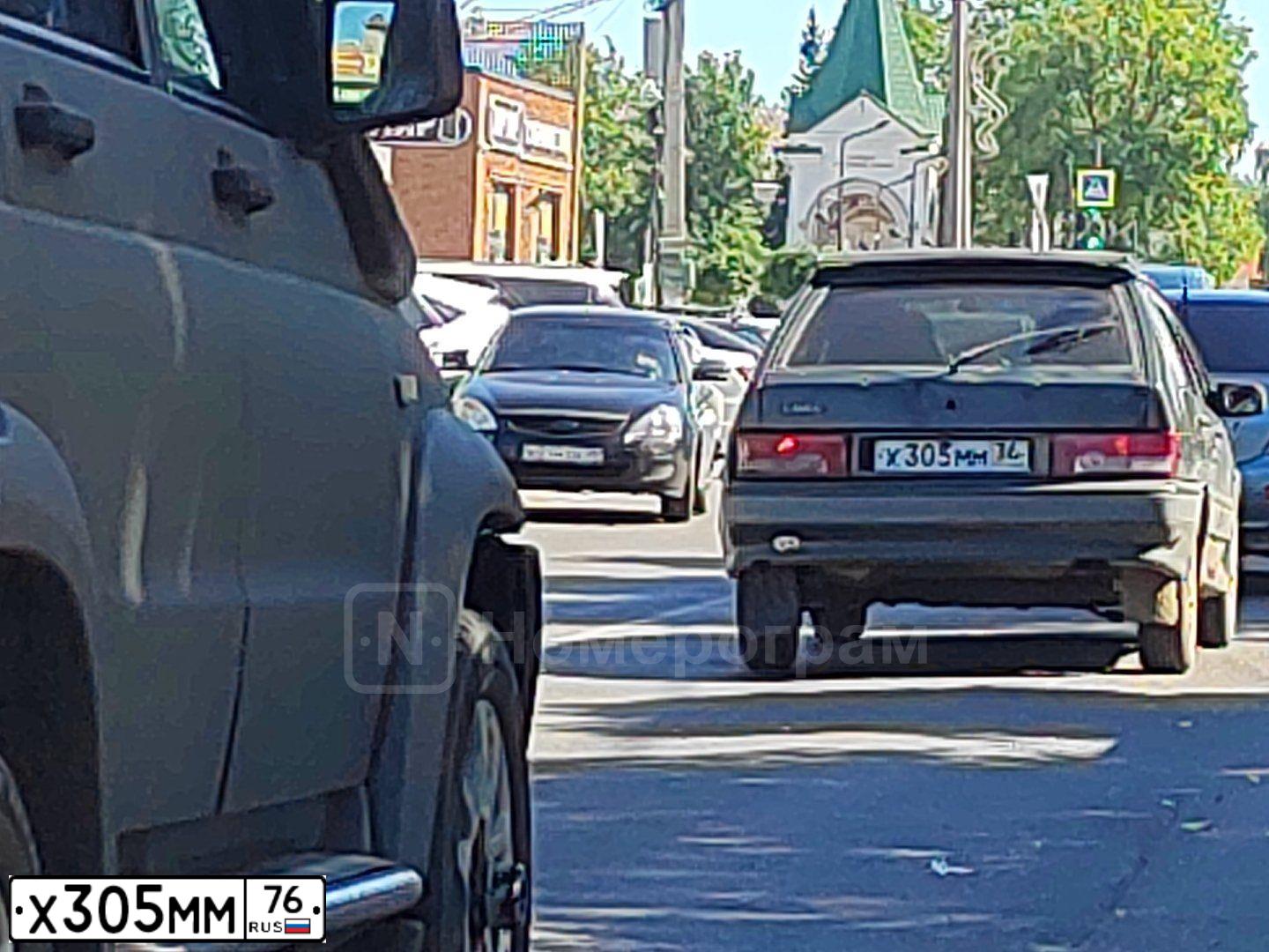 Фото автомобиля LADA 2112, 2007 — госномер Х305ММ76. Цвет: СВЕТЛО-СЕРЫЙ