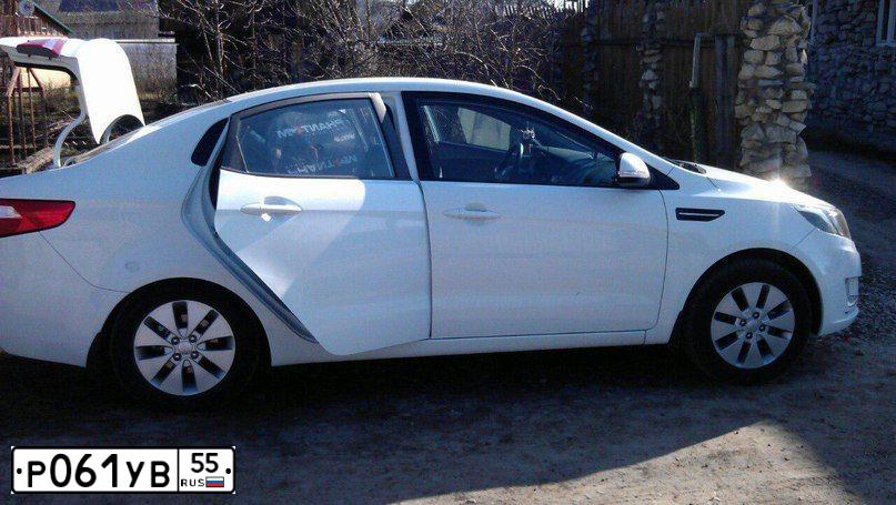 Фото автомобиля KIA RIO, 2011 — госномер М217АУ164. Цвет: Белый