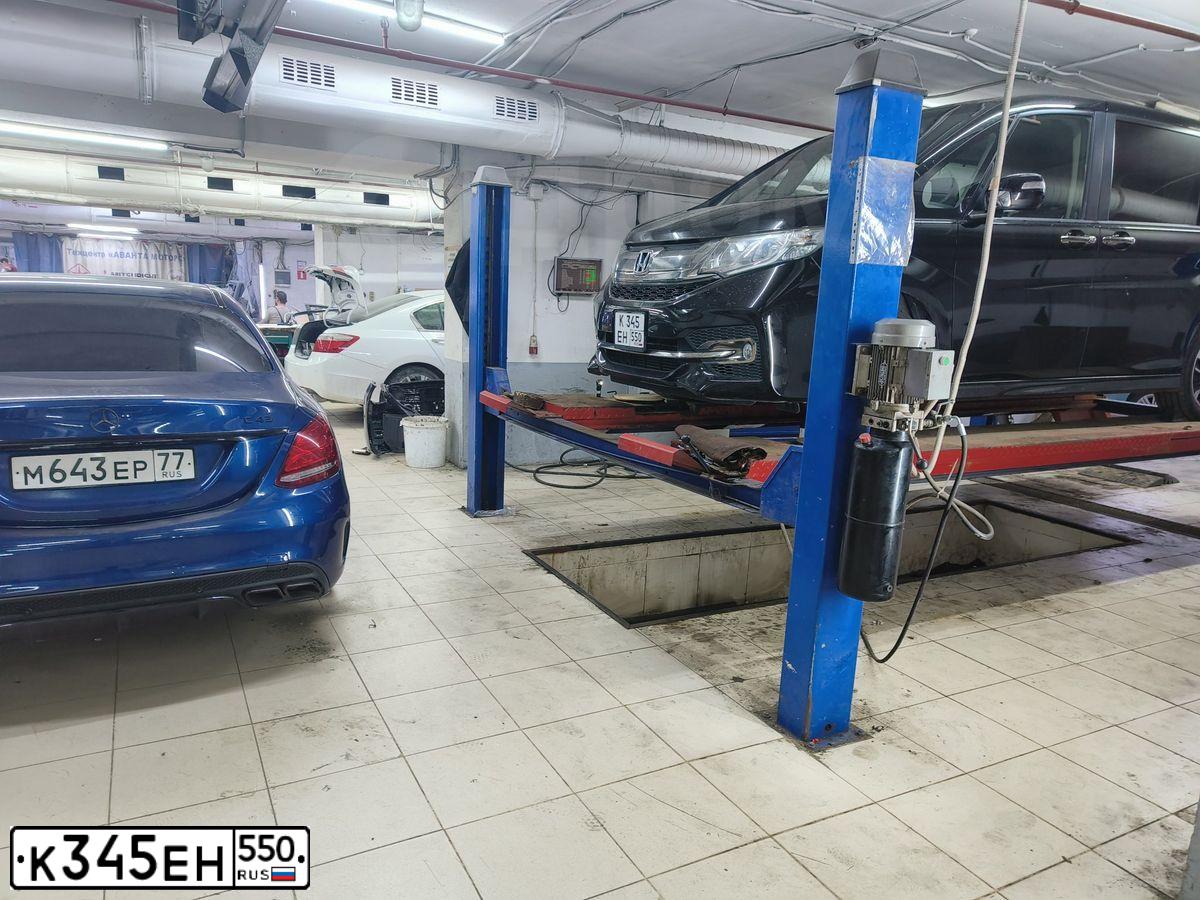 Фото автомобиля HONDA STEPWGN HONDA STEPWGN, 2015 — госномер К345ЕН550. Цвет: Черный