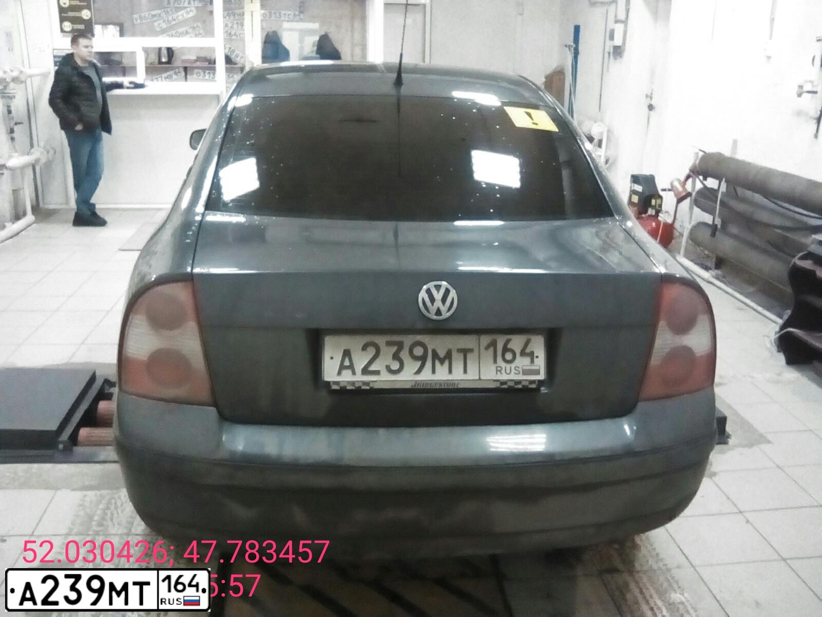Фото автомобиля VOLKSWAGEN PASSAT, 2001 — госномер А444ТР750. Цвет: СЕРЫЙ
