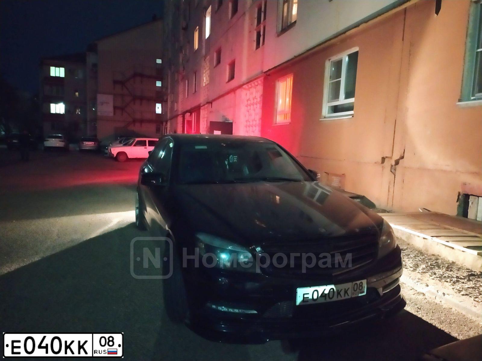 Фото автомобиля MERCEDES C-KLASSE, 2010 — госномер Е040КК08. Цвет: ЧЕРНЫЙ