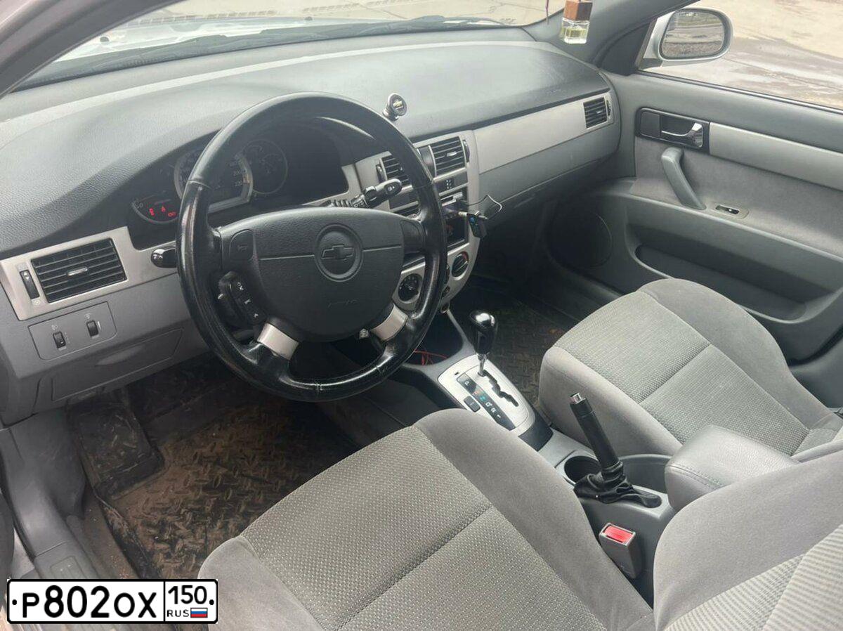 Фото автомобиля CHEVROLET LACETTI, 2007 — госномер Р802ОХ150. Цвет: СЕРЕБРИСТЫЙ