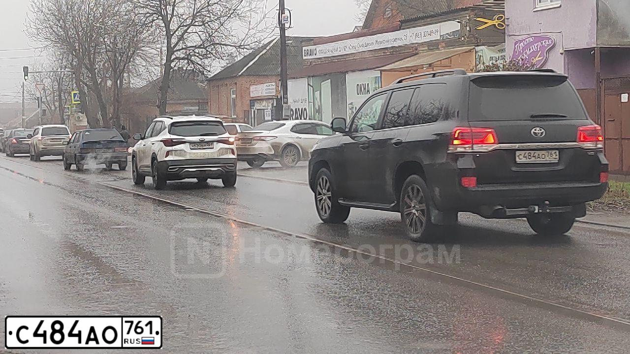 Фото автомобиля TOYOTA LAND CRUISER 200, 2016 — госномер Х752РВ761. Цвет: ЧЕРНЫЙ