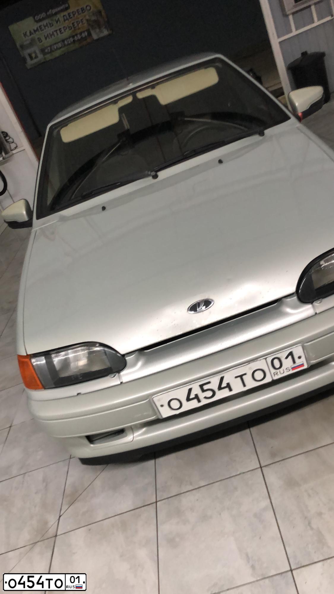 Фото автомобиля LADA 2114 SAMARA, 2005 — госномер О454ТО01. Цвет: МОЛОЧНЫЙ