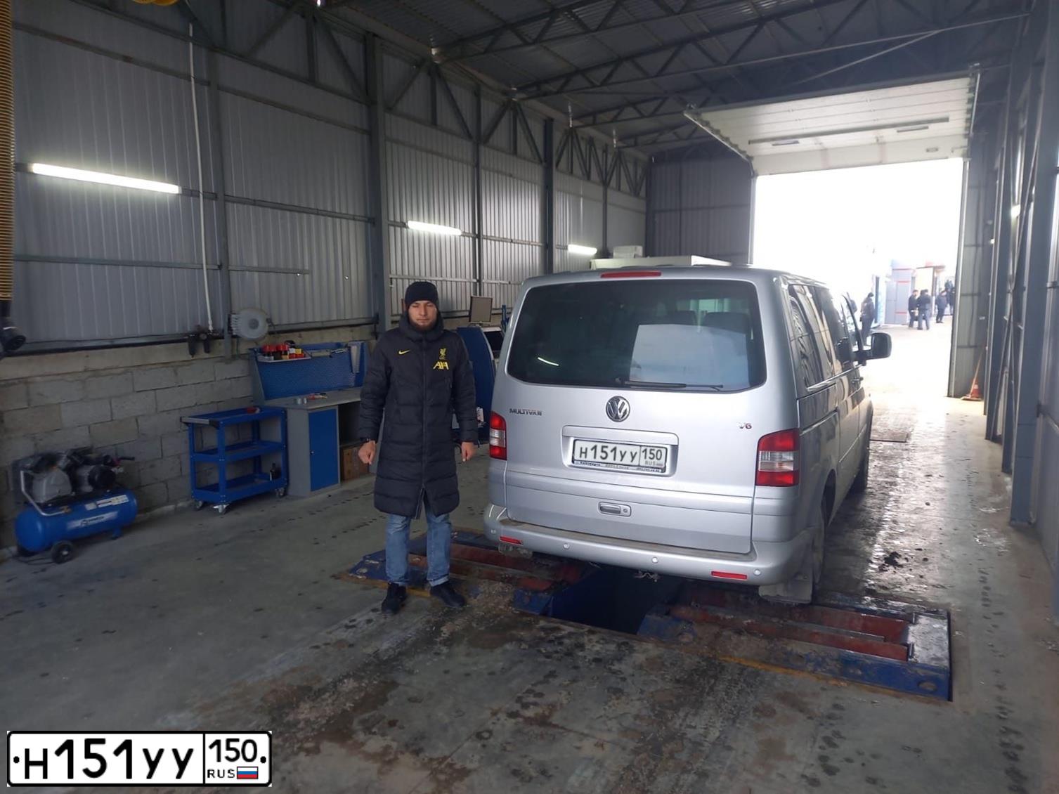 Фото автомобиля VOLKSWAGEN MULTIVAN, 2008 — госномер О631ВА184. Цвет: БЕЖЕВЫЙ