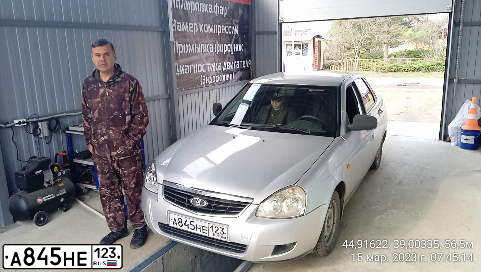 Фото автомобиля LADA 2170 PRIORA, 2010 — госномер А424ХЕ01. Цвет: СВЕТЛО-СЕРЕБРИСТЫЙ МЕТАЛЛ