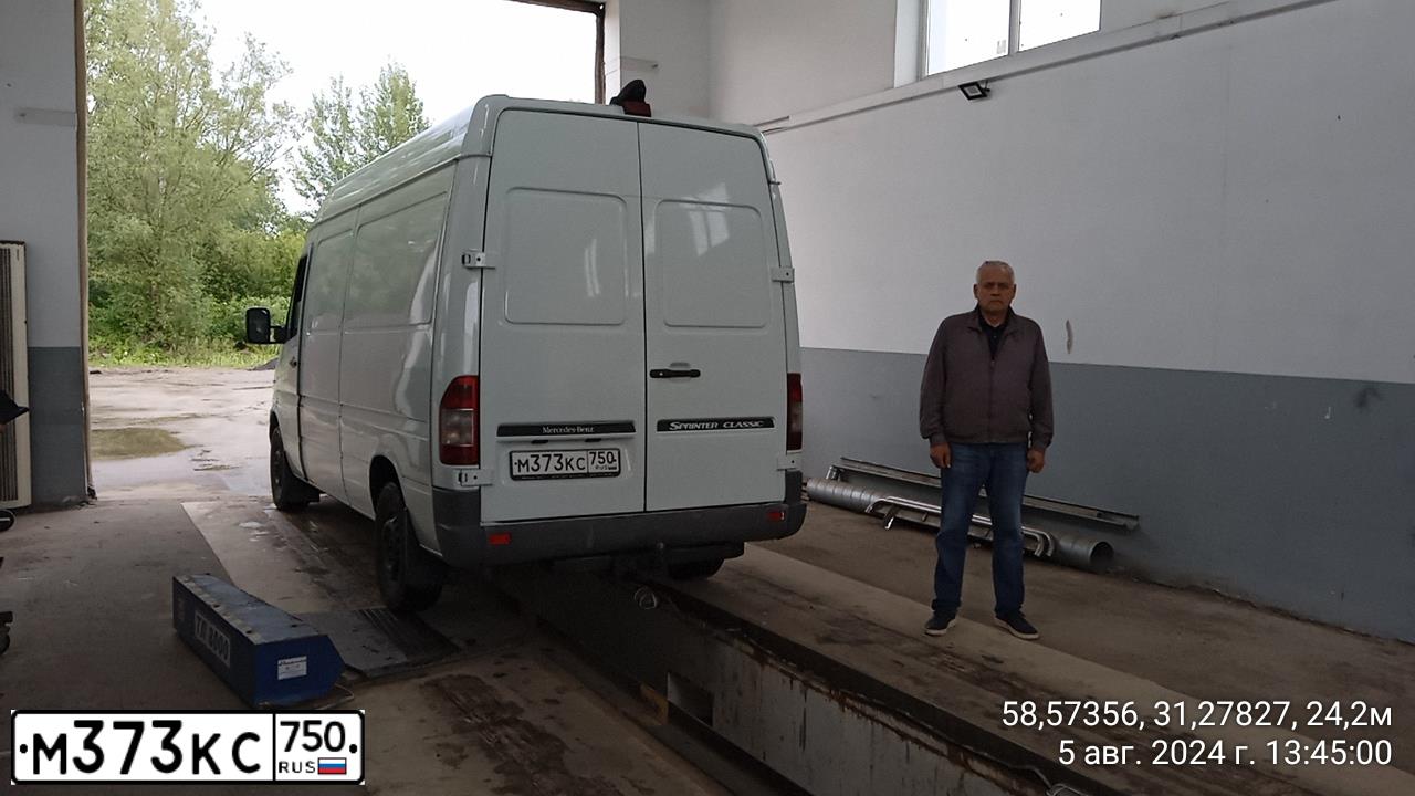 Фото автомобиля MERCEDES-BENZ SPRINTER, 2015 — госномер М408АО53. Цвет: Белый