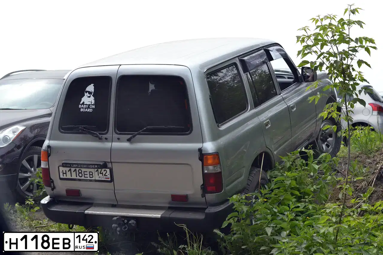 Фото автомобиля TOYOTA LANDCRUISER, 1993 — госномер Н118ЕВ142. Цвет: СЕРЫЙ