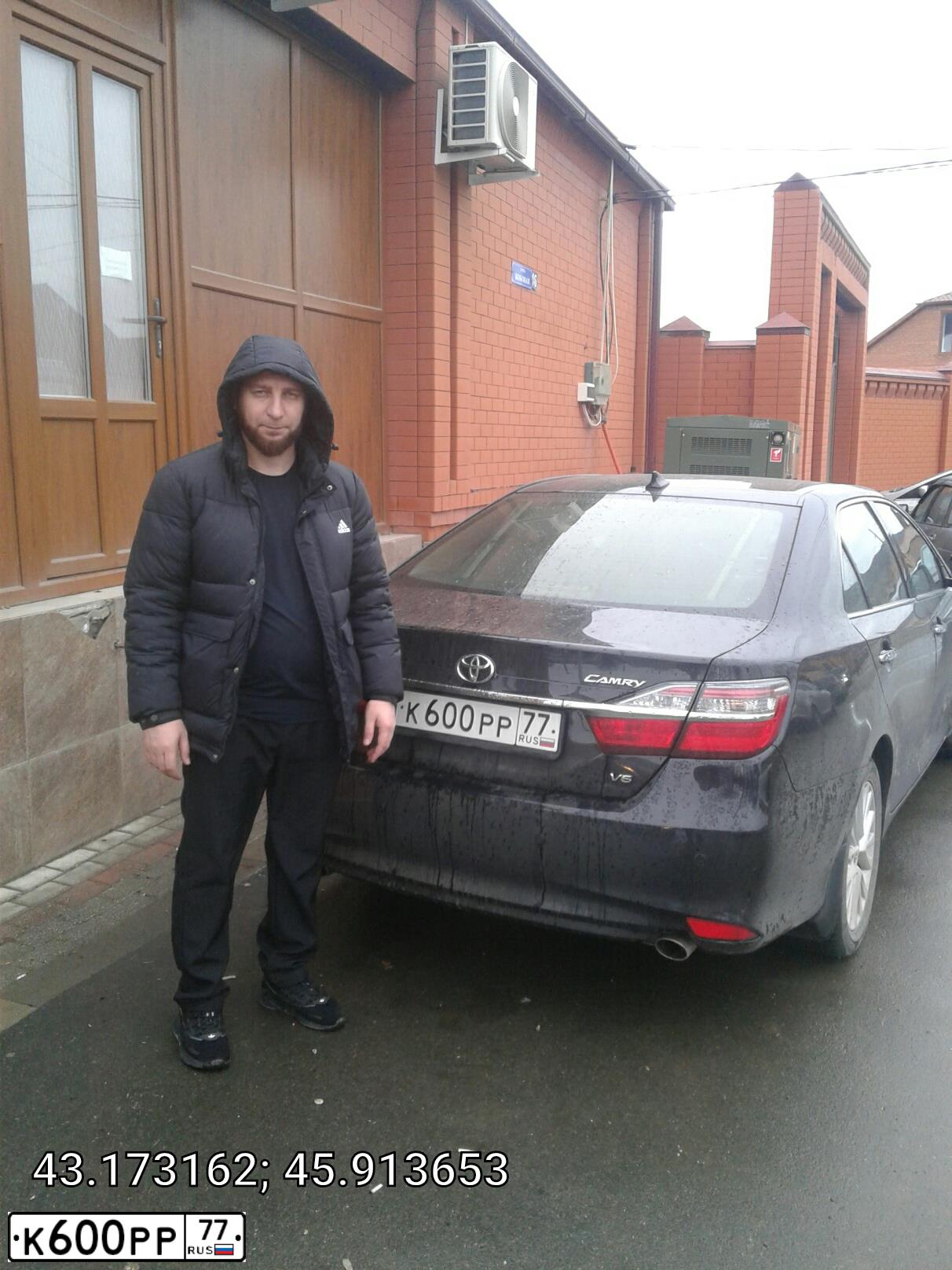 Фото автомобиля TOYOTA CAMRY, 2015 — госномер К600РР77. Цвет: ЧЕРНЫЙ МЕТАЛЛИК