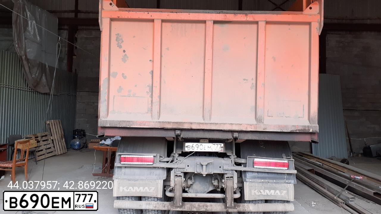 Фото автомобиля KAMAZ 6520 /6X4/, 2014 — госномер В690ЕМ777. Цвет: ОРАНЖЕВЫЙ