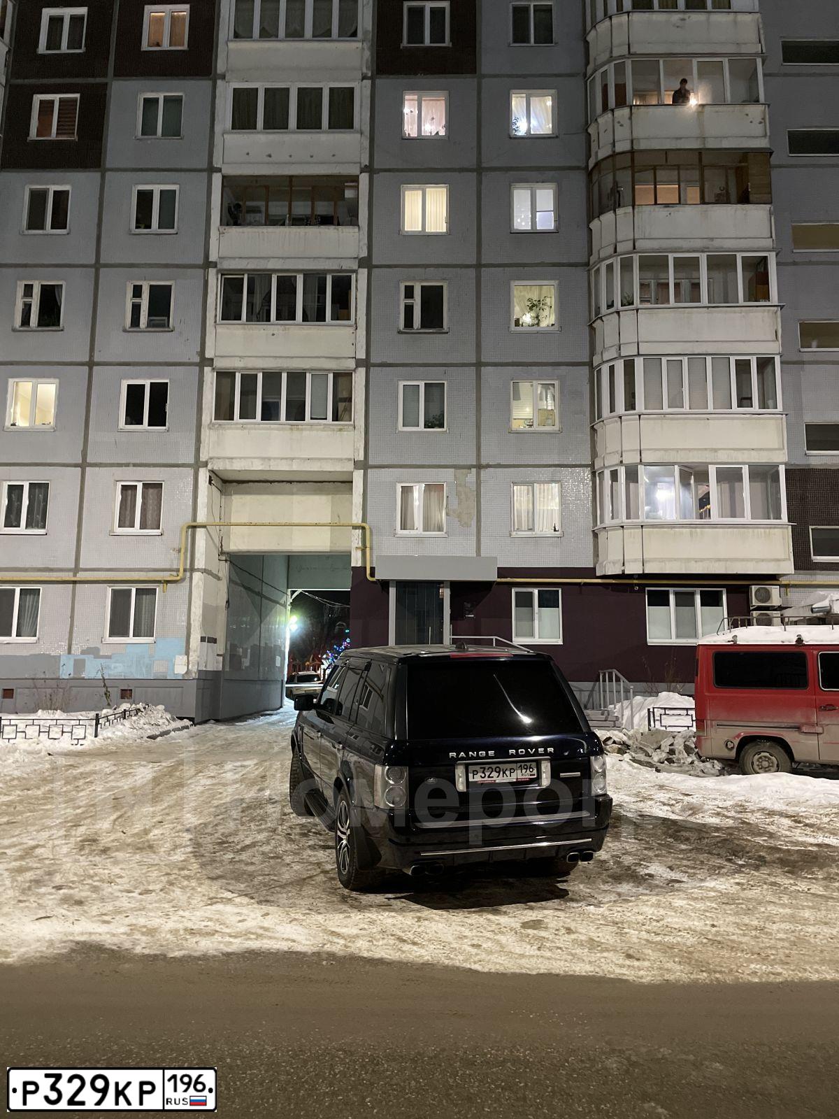 Фото автомобиля LANDROVER RANGE ROVER, 2008 — госномер Т268МО72. Цвет: Темно-синий