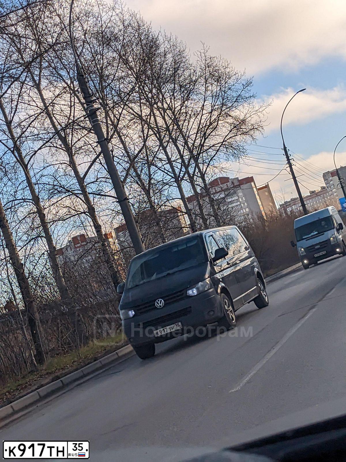 Фото автомобиля VOLKSWAGEN TRANSPORTER, 2013 — госномер К917ТН35. Цвет: ЧЕРНЫЙ