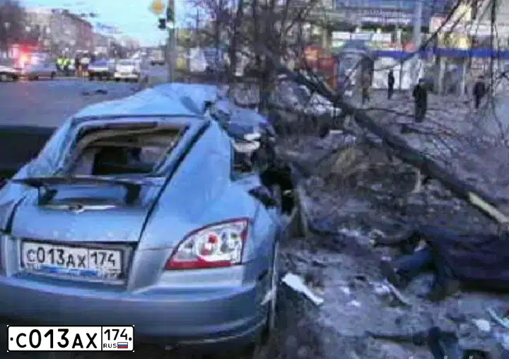Фото автомобиля CHRYSLER CROSSFIRE, 2003 — госномер С013АХ174. Цвет: СЕРЫЙ