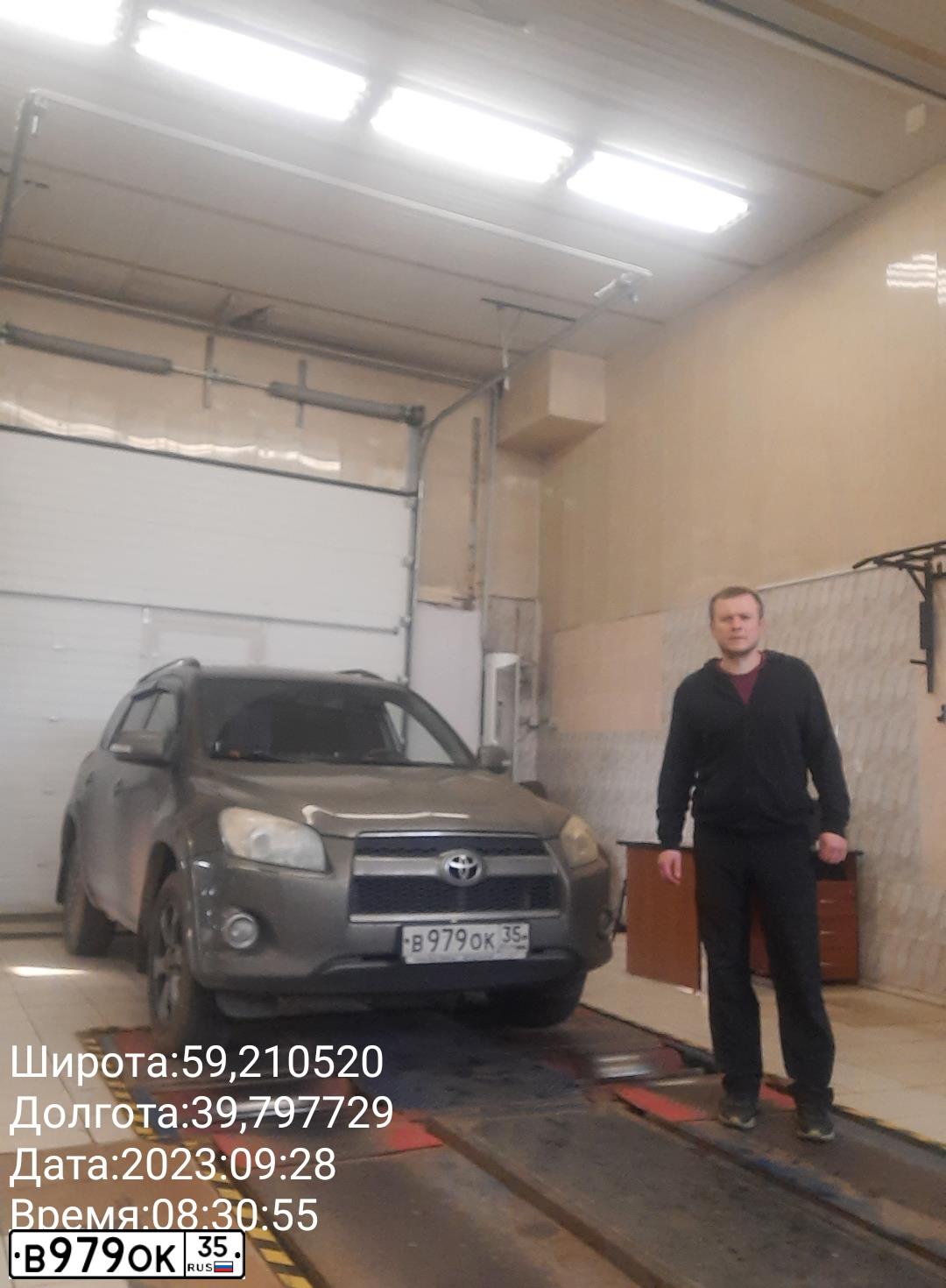 Фото автомобиля TOYOTA RAV4, 2011 — госномер В979ОК35. Цвет: БРОНЗОВЫЙ