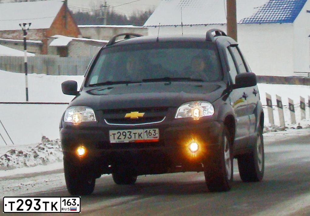 Фото автомобиля CHEVROLET T NIVA, 2013 — госномер Е303ТО763. Цвет: ЧЕРНЫЙ