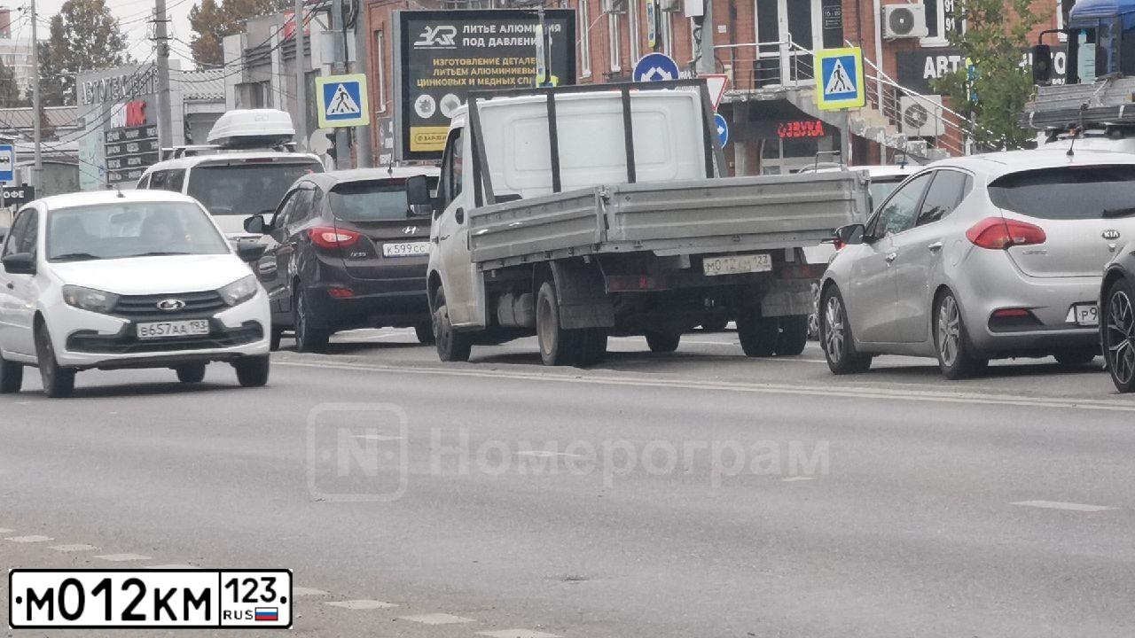 Фото автомобиля MERCEDES VIANO, 2009 — госномер У490НХ72. Цвет: Белый
