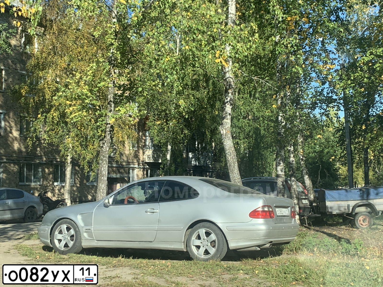 Фото автомобиля MERCEDES CLK-KLASSE, 2002 — госномер О333КВ178. Цвет: серебристый