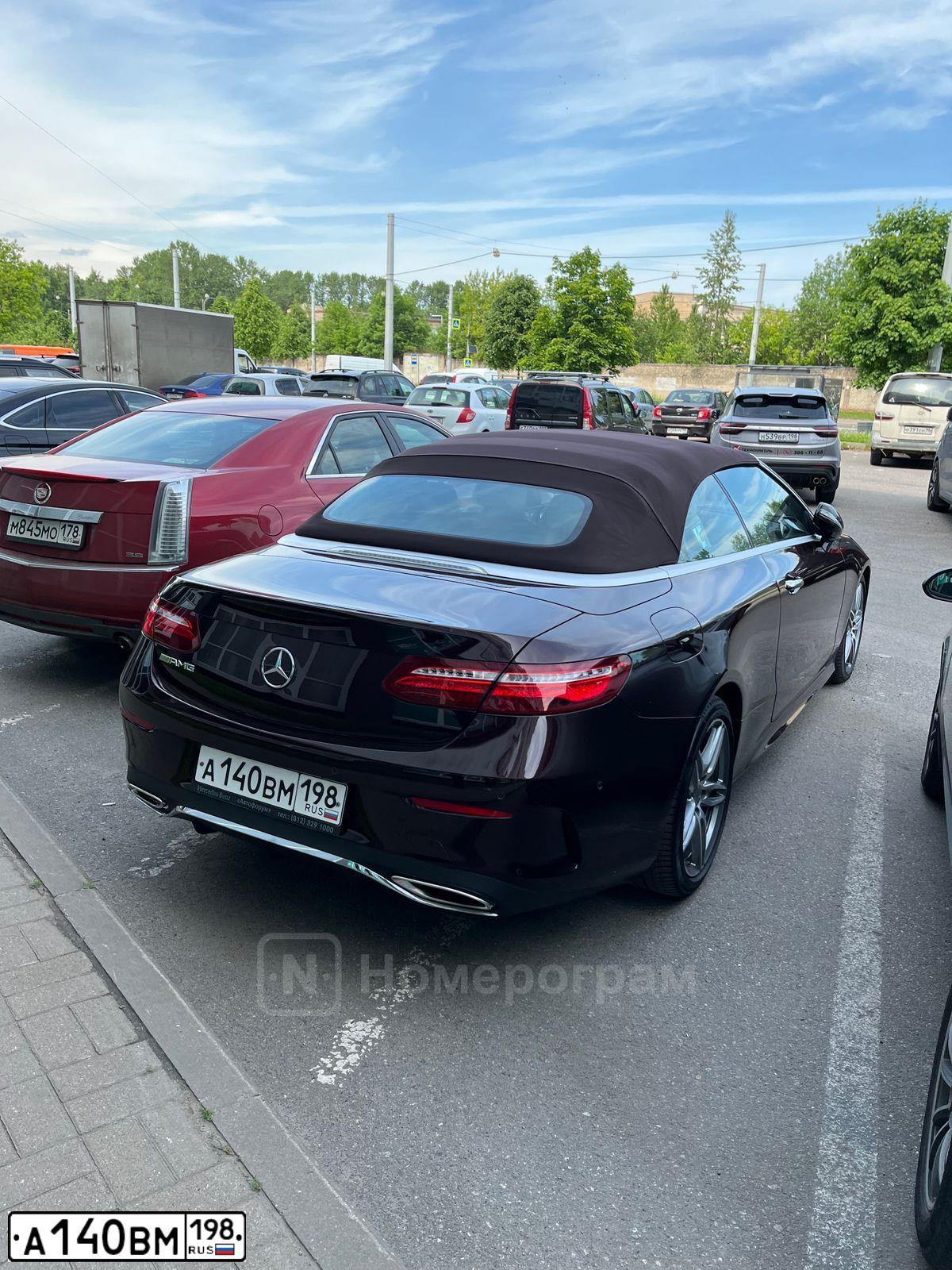 Фото автомобиля MERCEDES E-KLASSE, 2018 — госномер А140ВМ198. Цвет: ТЕМНО-КРАСНЫЙ
