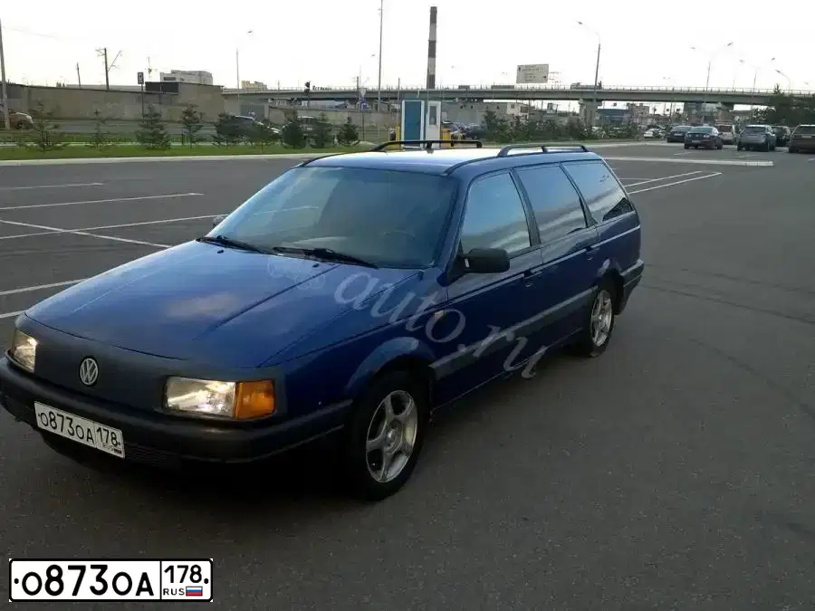 Фото автомобиля VOLKSWAGEN PASSAT, 1990 — госномер О873ОА178. Цвет: синий