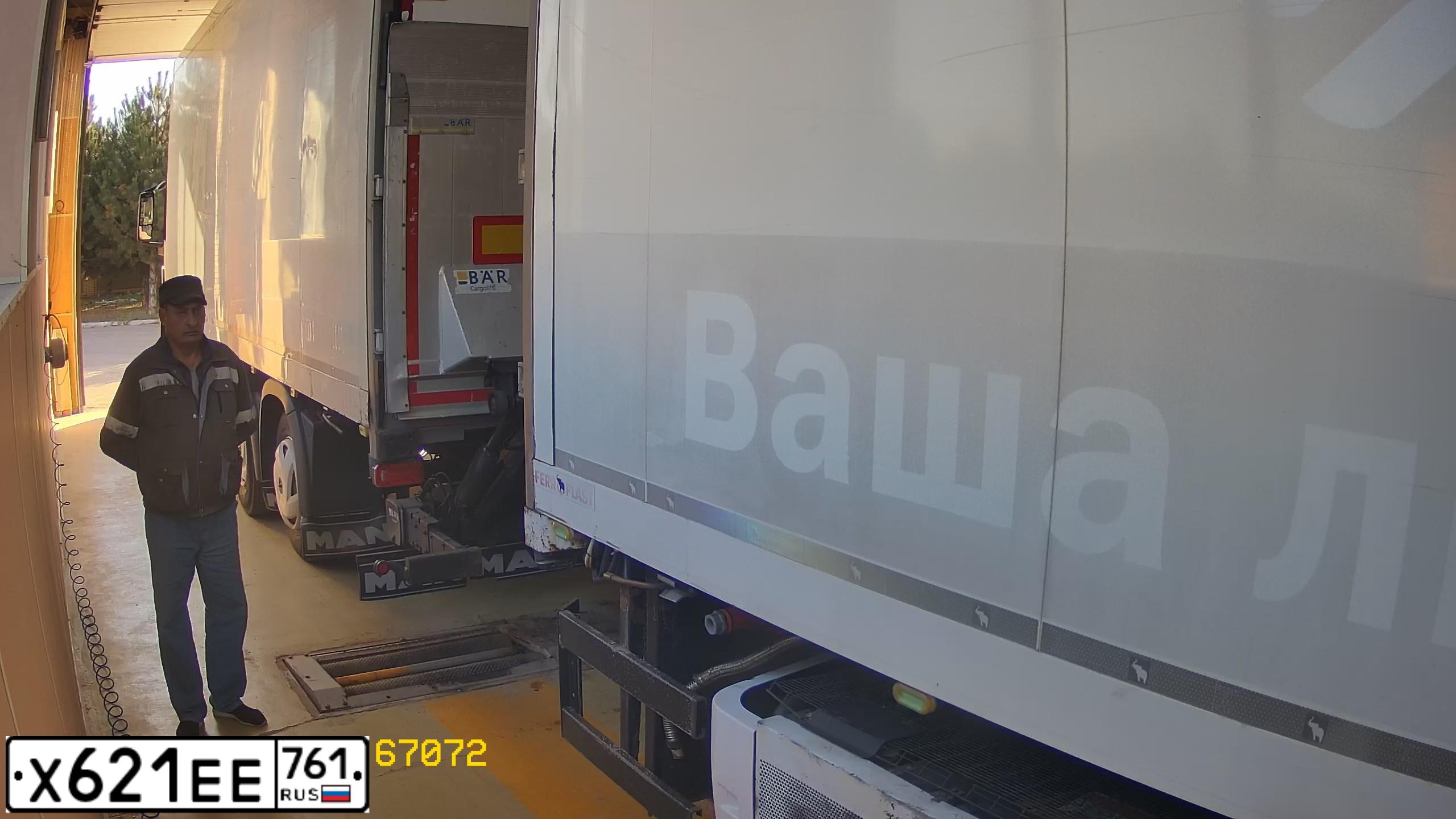 Фото автомобиля MAN TGS 26.XXX /6X2/, 2011 — госномер Х621ЕЕ761. Цвет: Белый