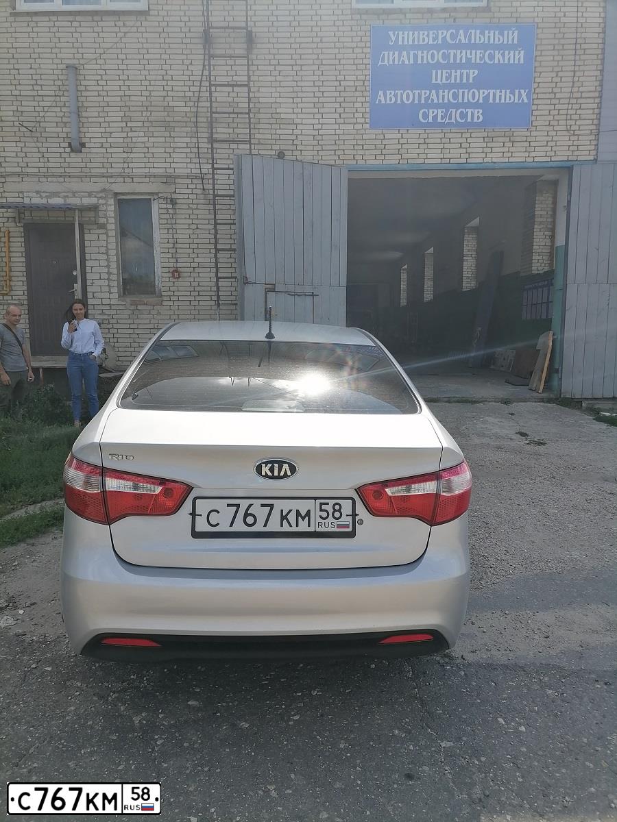 Фото автомобиля KIA RIO, 2014 — госномер С767КМ58. Цвет: Серебристый