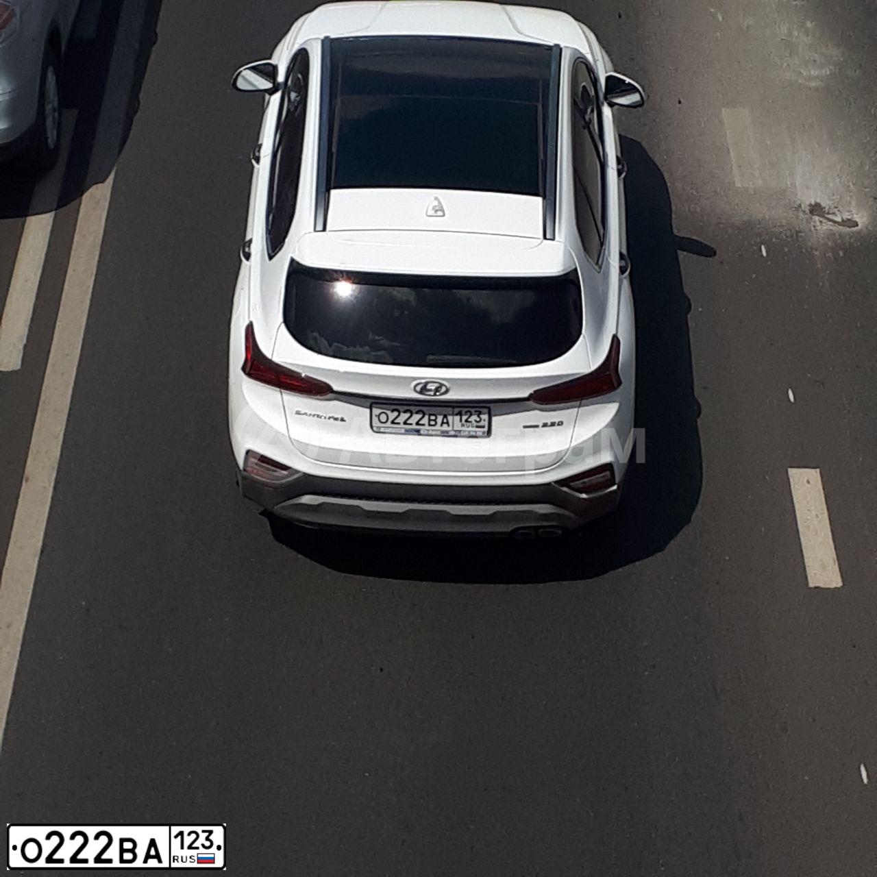 Фото автомобиля HYUNDAI SANTA FE, 2019 — госномер О222ВА123. Цвет: Белый