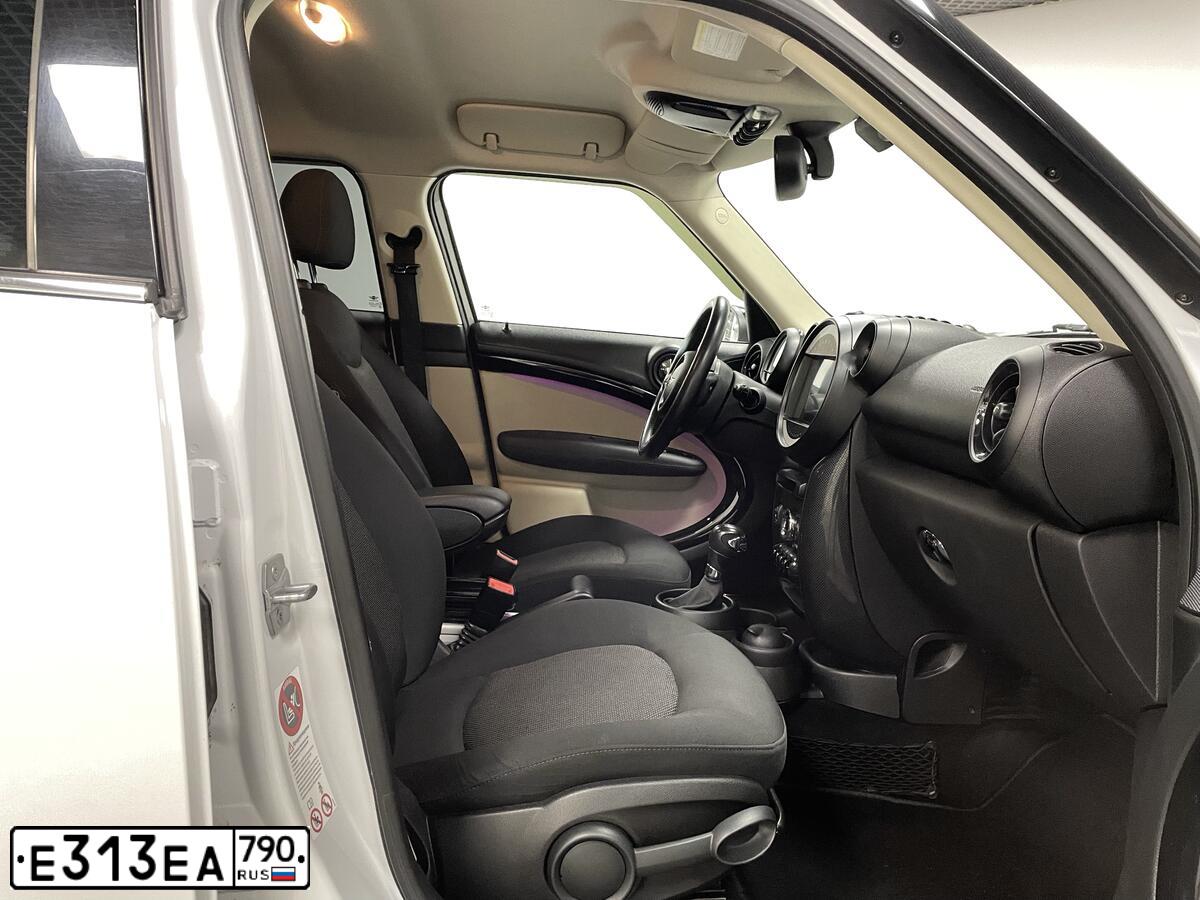 Фото автомобиля MINI MINI, 2013 — госномер Е313ЕА790. Цвет: Белый