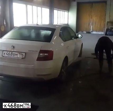 Фото автомобиля SKODA OCTAVIA, 2018 — госномер К468ВМ196. Цвет: БЕЛЫЙ
