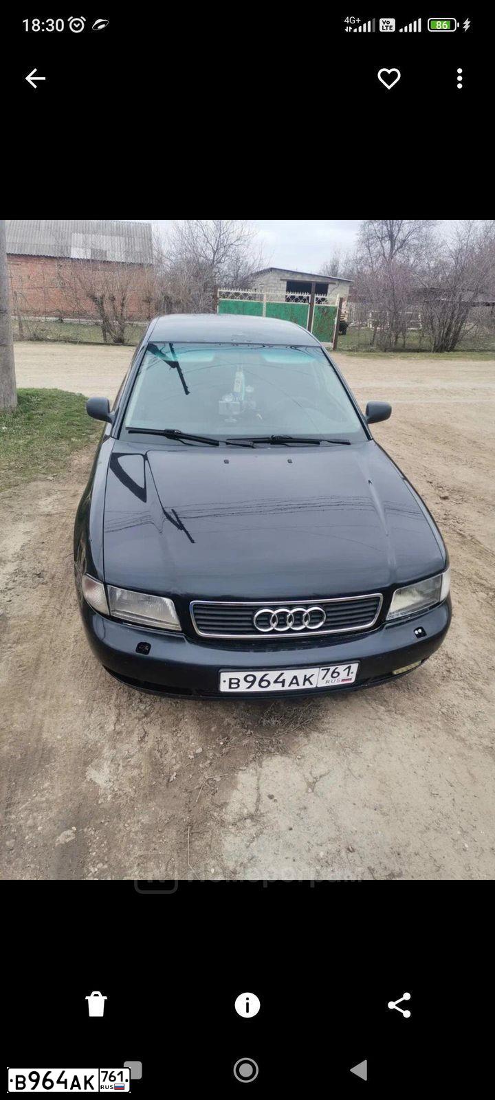 Фото автомобиля AUDI A4, 1996 — госномер Е678КУ33. Цвет: синий
