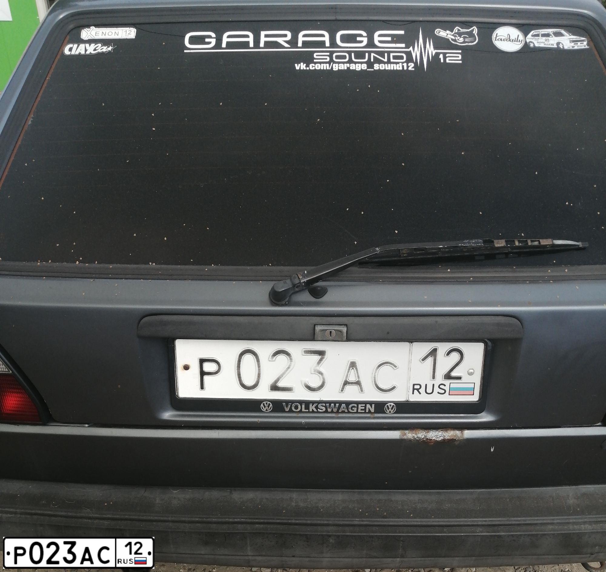 Фото автомобиля VOLKSWAGEN GOLF, 1986 — госномер Р023АС12. Цвет: ТЕМНО-СЕРЫЙ