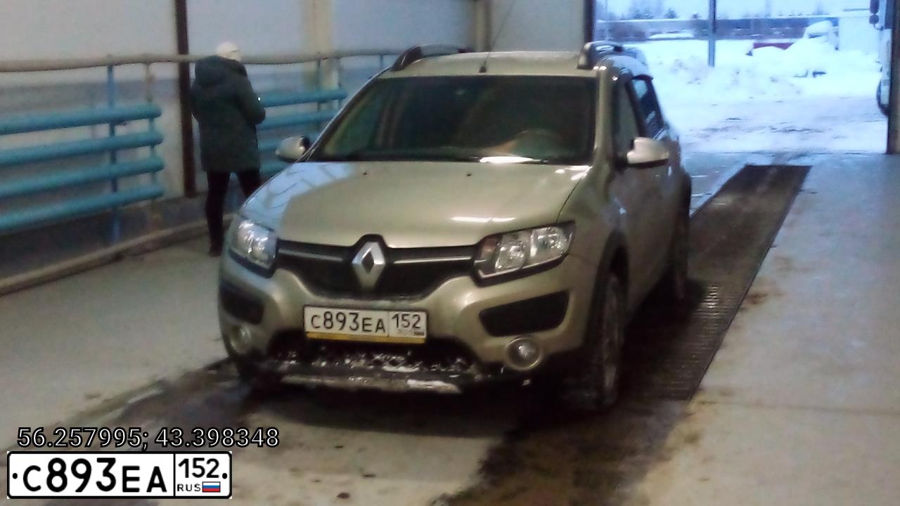 Фото автомобиля RENAULT SANDERO, 2016 — госномер С893ЕА152. Цвет: БЕЖЕВЫЙ