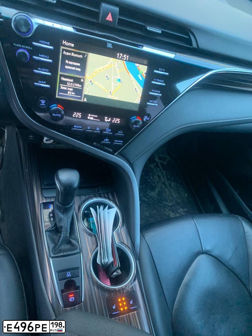 Фото автомобиля TOYOTA CAMRY, 2019 — госномер Е496РЕ198