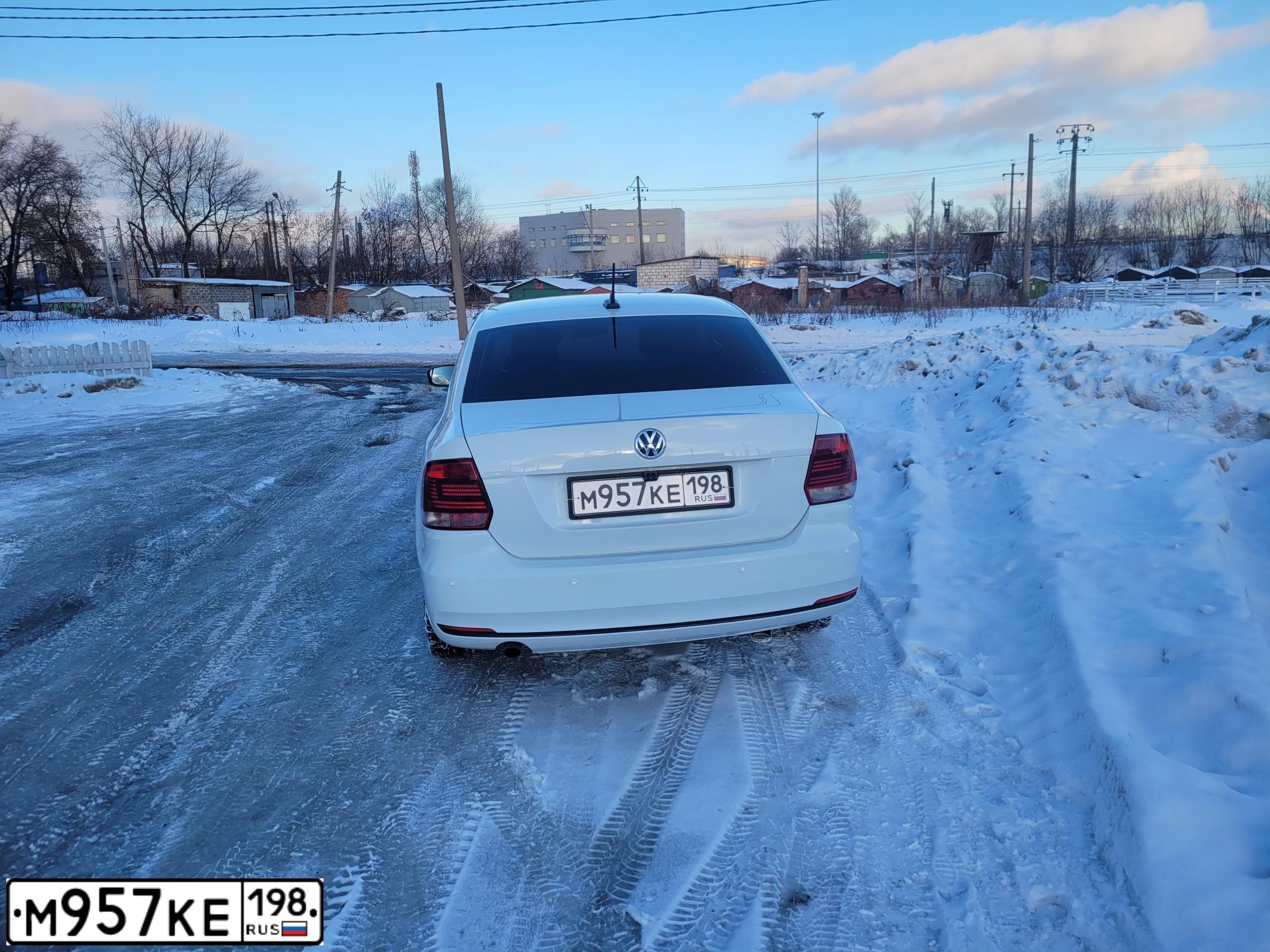 Фото автомобиля VOLKSWAGEN POLO, 2018 — госномер Т078СН750. Цвет: Белый