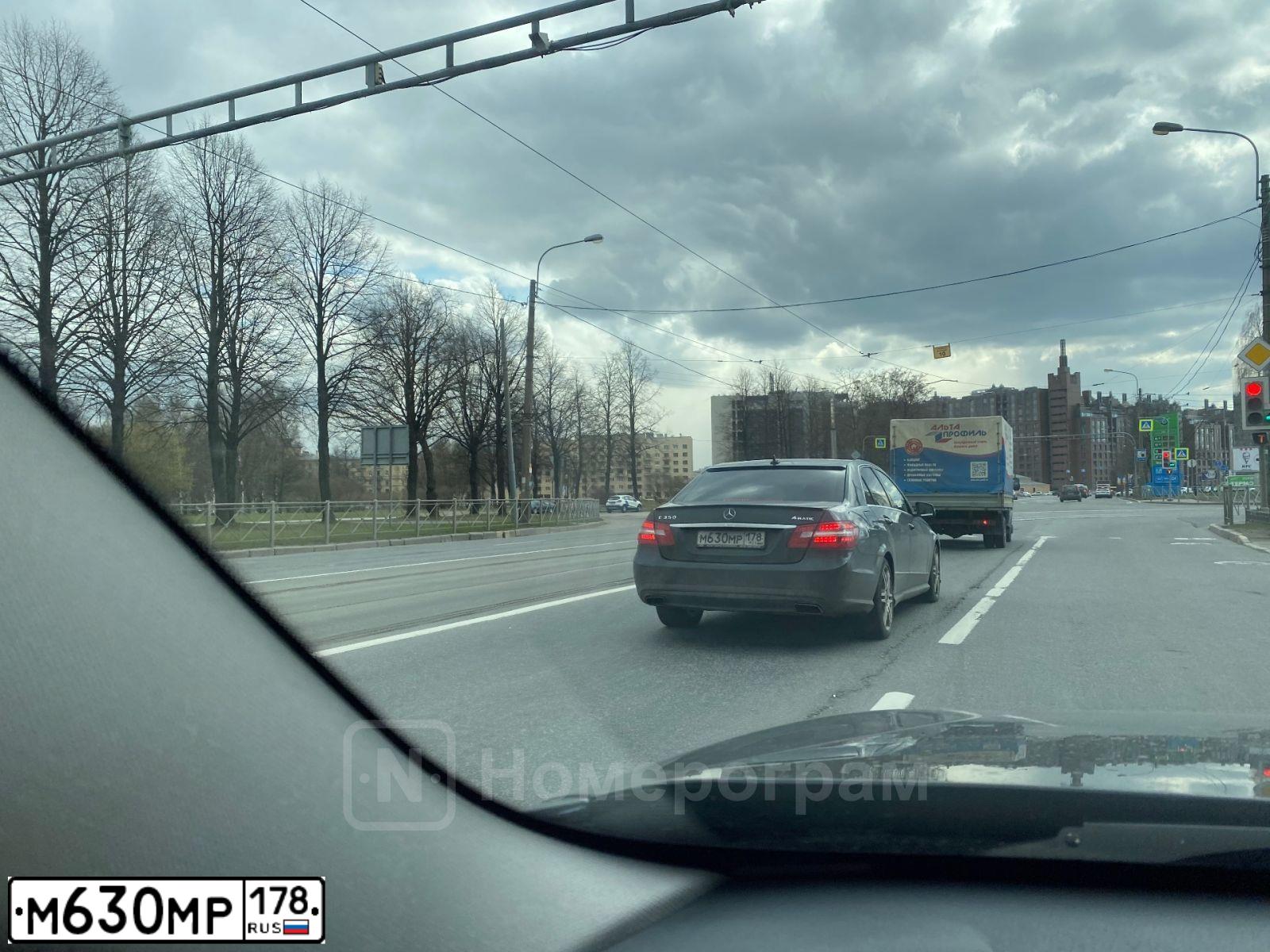 Фото автомобиля MERCEDES-BENZ E350, 2010 — госномер Т252СЕ193
