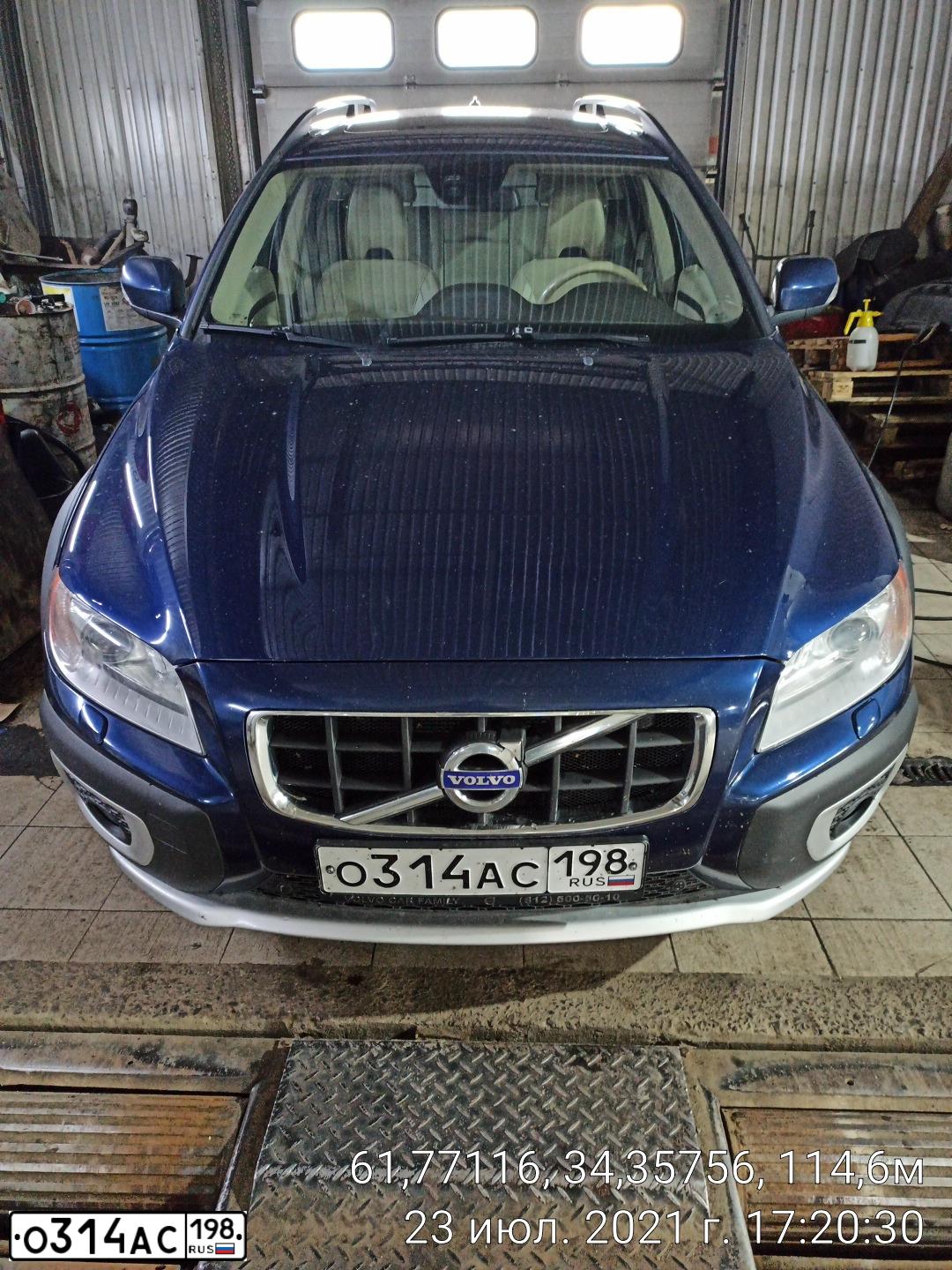 Фото автомобиля VOLVO XC70, 2012 — госномер М006РХ178. Цвет: синий