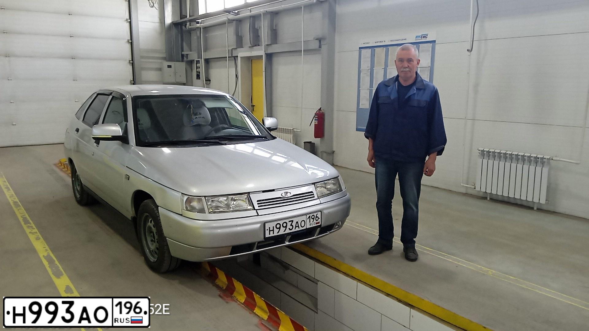 Фото автомобиля LADA 2112 LADA, 2007 — госномер Н993АО196. Цвет: СВЕТЛО СЕРЫЙ