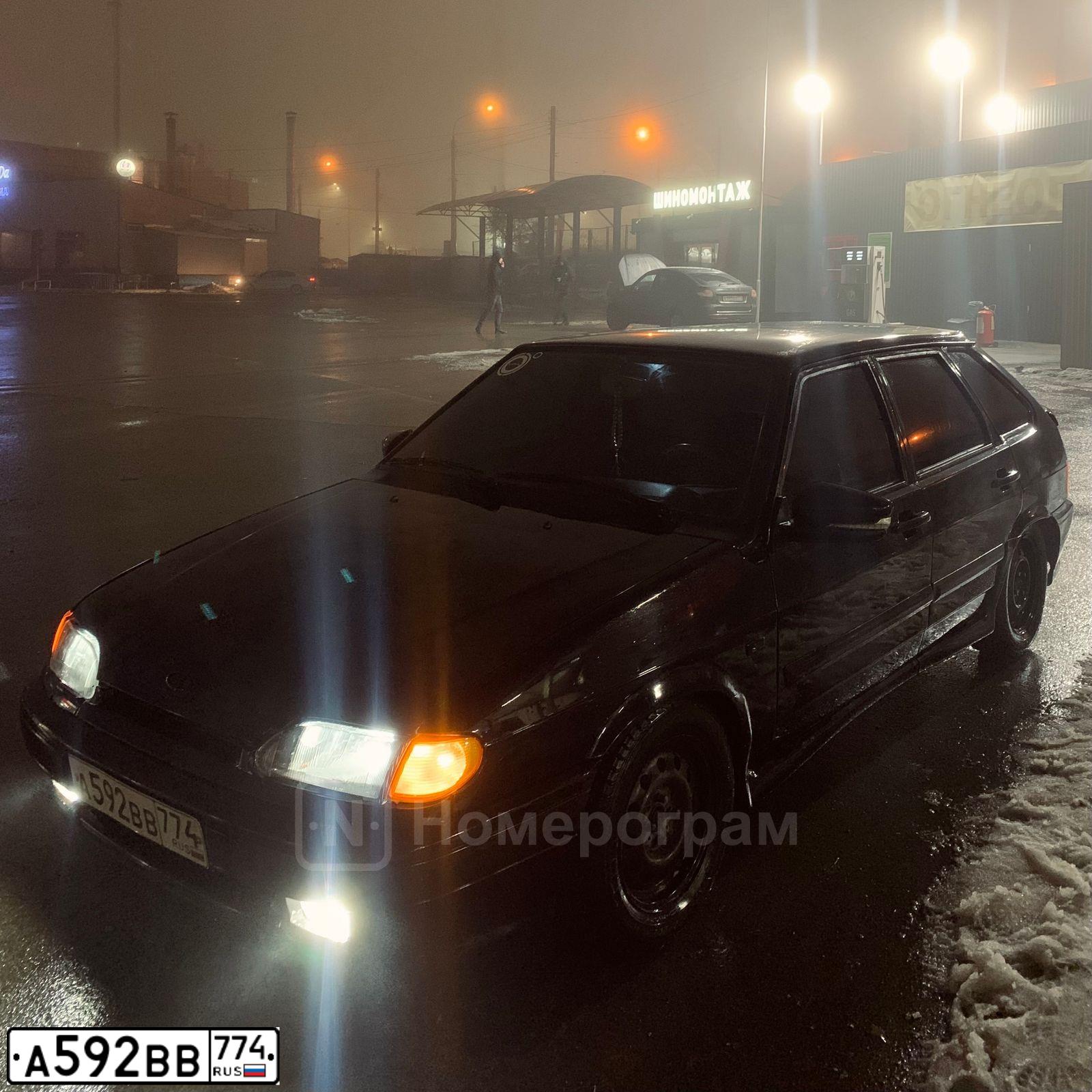 Фото автомобиля LADA 2114 SAMARA, 2010 — госномер С925ВУ774. Цвет: Сине-Черный