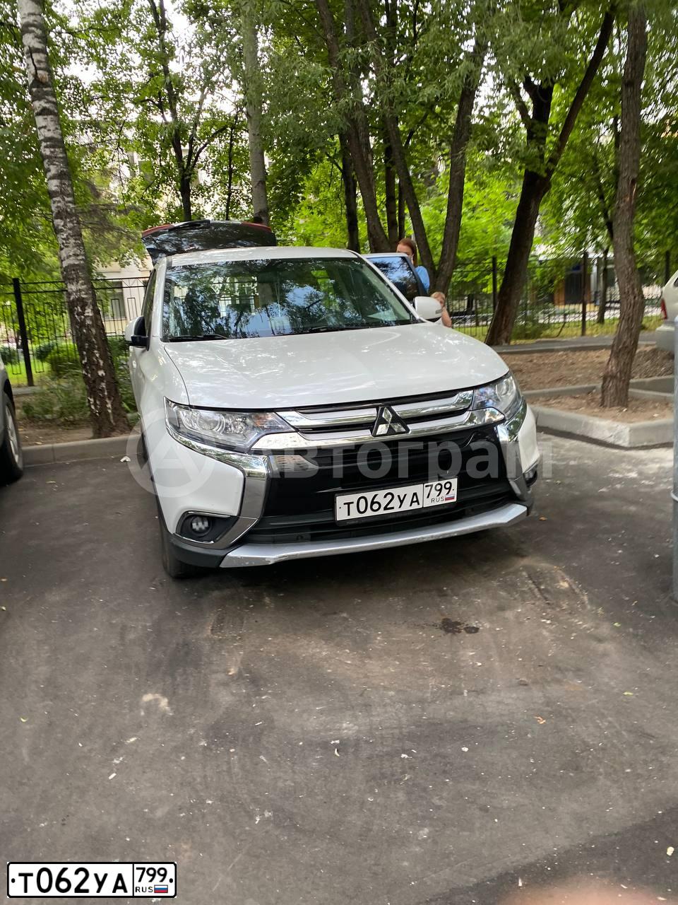 Фото автомобиля MITSUBISHI  OUTLANDER, 2015 — госномер К266ТХ790. Цвет: Белый