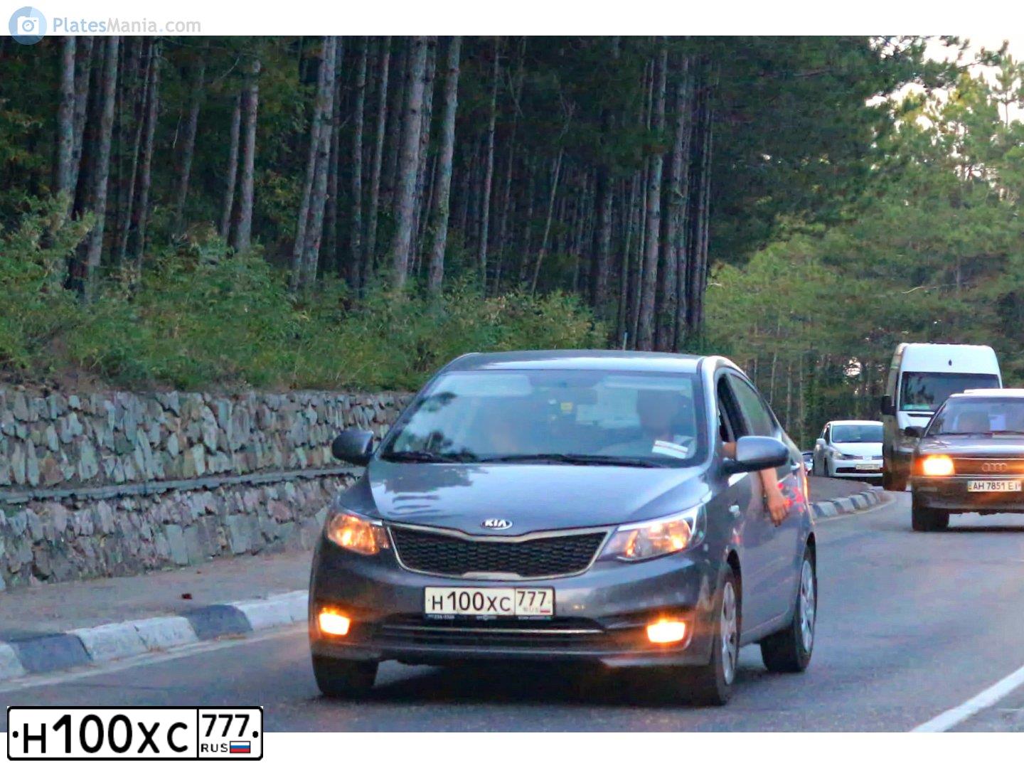 Фото автомобиля KIA RIO, 2017 — госномер Е685ВК164. Цвет: ТЕМНО-СЕРЫЙ