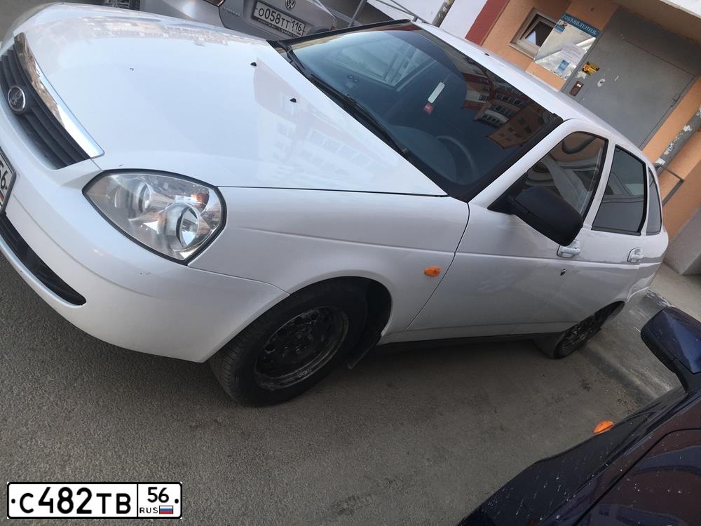 Фото автомобиля LADA 2172 PRIORA, 2011 — госномер С410УО174. Цвет: Белый