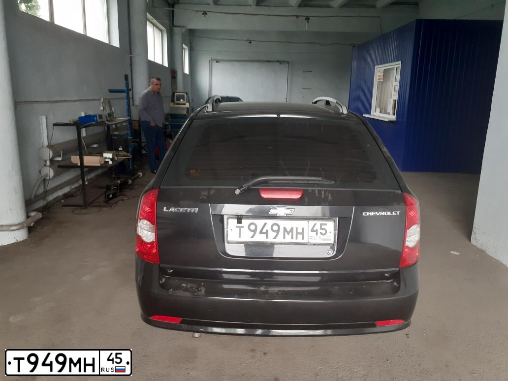 Фото автомобиля TOYOTA AVENSIS, 2007 — госномер Е222ЕХ45. Цвет: СЕРЫЙ