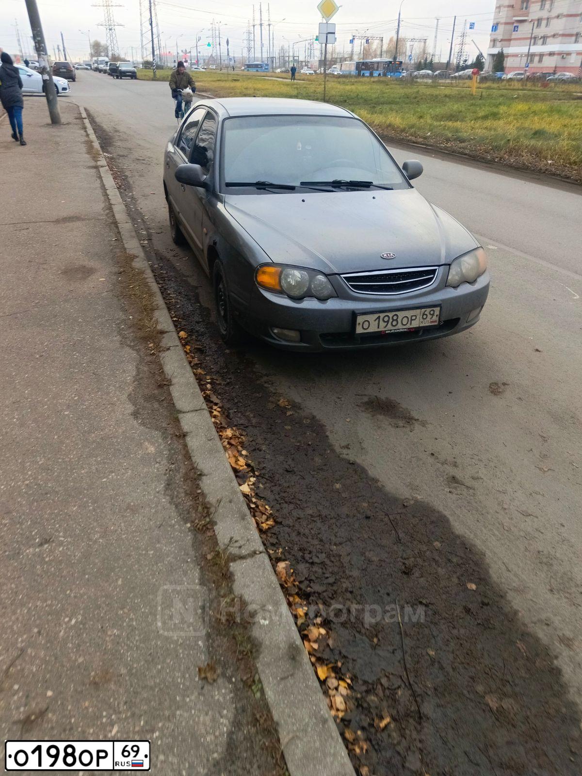 Фото автомобиля KIA SHUMA, 2003 — госномер О413УТ69. Цвет: СЕРЫЙ
