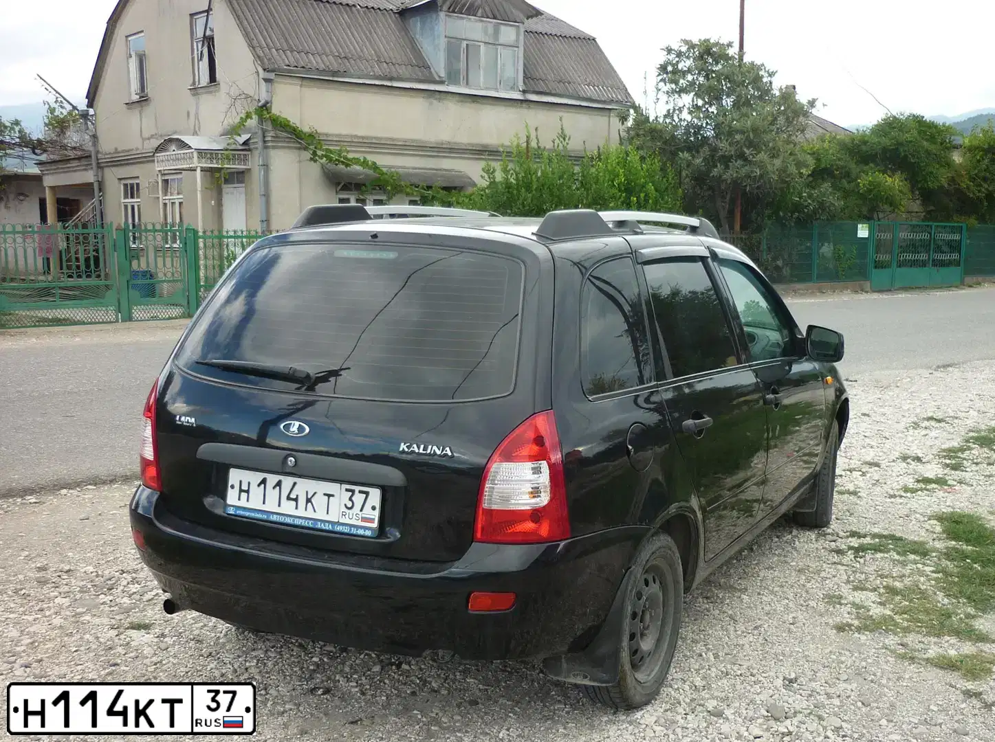 Фото автомобиля LADA 1117 KALINA, 2011 — госномер Н114КТ37. Цвет: ЧЕРНО-СИНИЙ