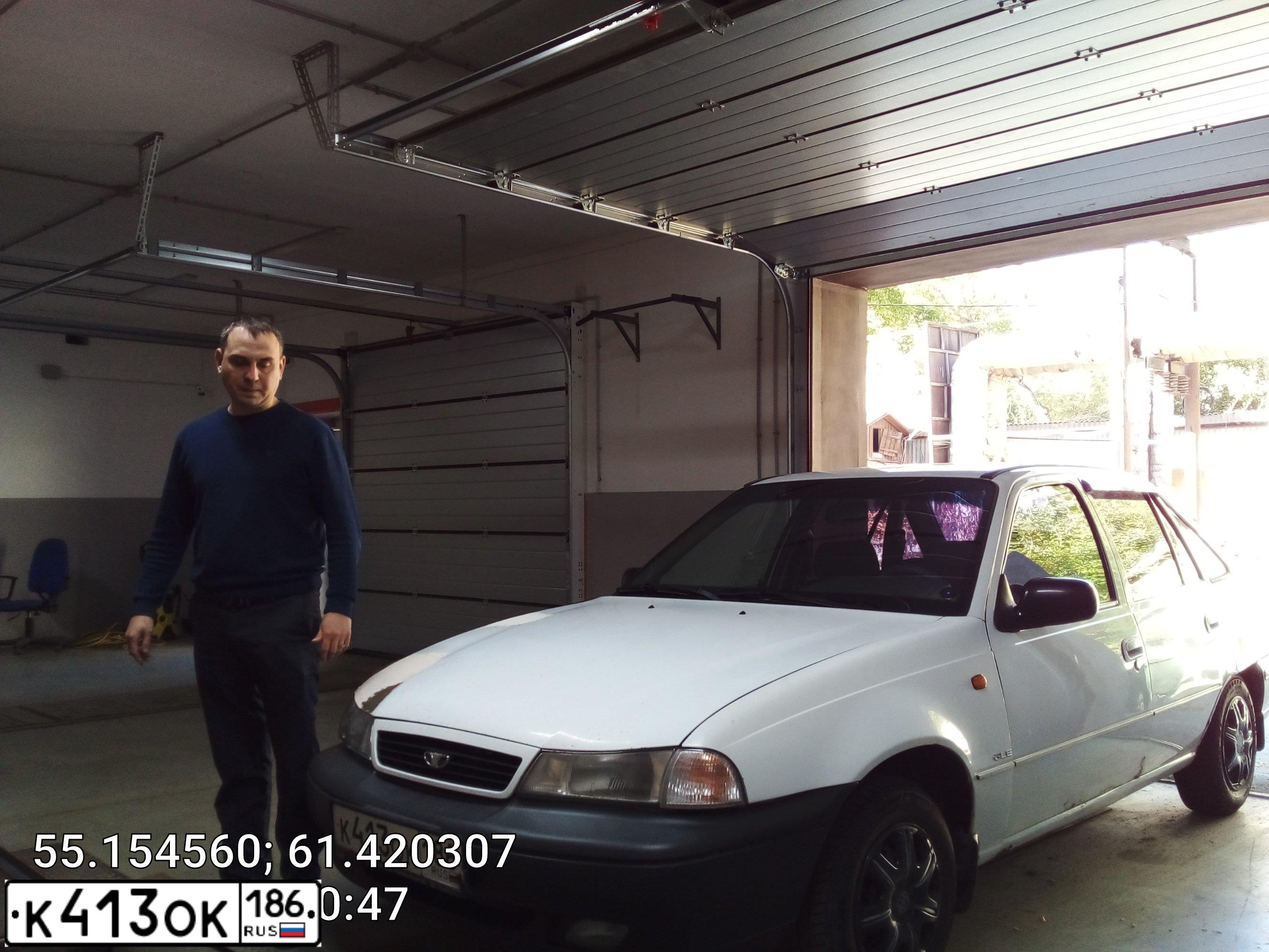 Фото автомобиля DAEWOO NEXIA, 2000 — госномер Х222МУ74. Цвет: Белый