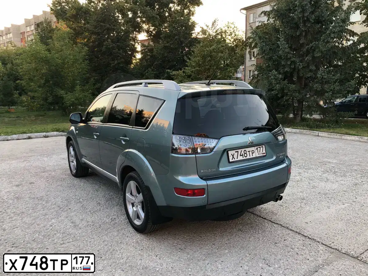 Фото автомобиля MITSUBISHI OUTLANDER, 2007 — госномер К087НН154. Цвет: СЕРО-ЗЕЛЕНЫЙ