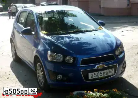 Фото автомобиля CHEVROLET AVEO, 2013 — госномер В505ВВ62. Цвет: СИНИЙ