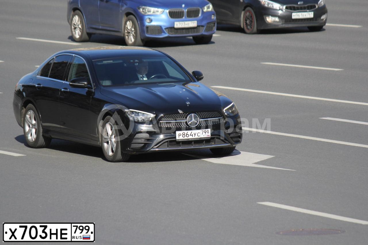 Фото автомобиля BMW X1, 2018 — госномер Х703НЕ799. Цвет: синий