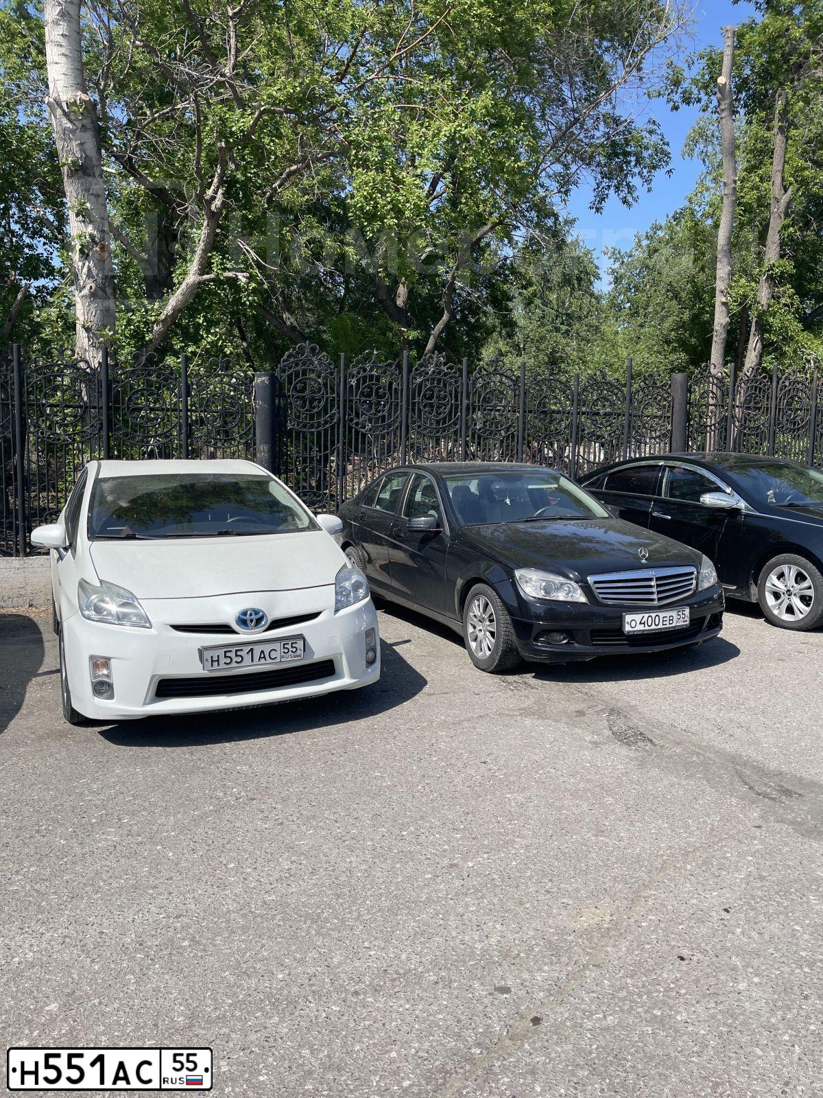 Фото автомобиля TOYOTA PRIUS, 2010 — госномер Н551АС55. Цвет: Белый
