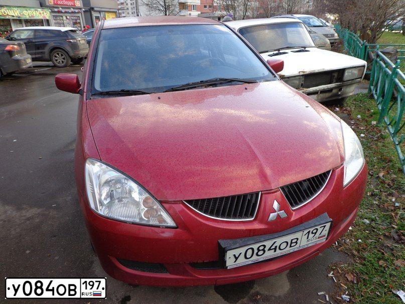 Фото автомобиля MITSUBISHI LANCER, 2004 — госномер У084ОВ197. Цвет: КРАСНЫЙ