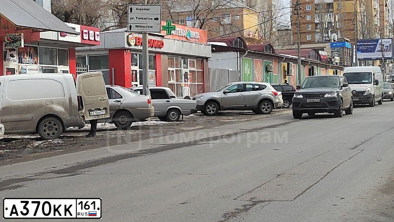 Фото автомобиля LADA 2109 SAMARA, 1992 — госномер А370КК61. Цвет: ЧЕРНЫЙ